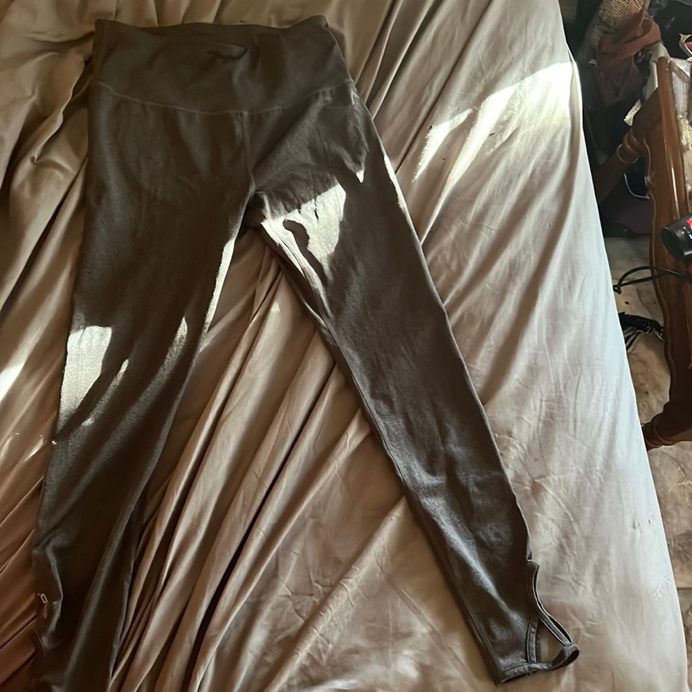 like brand new, head leggings, size medium,